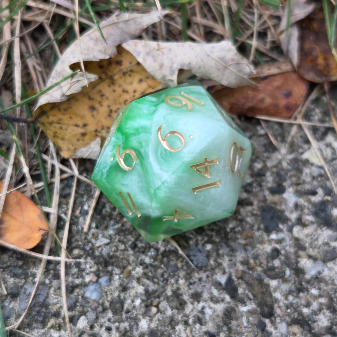 Venti Sharpedge Dice Set